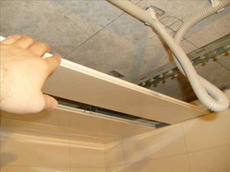 монтаж подвесного реечного потолка