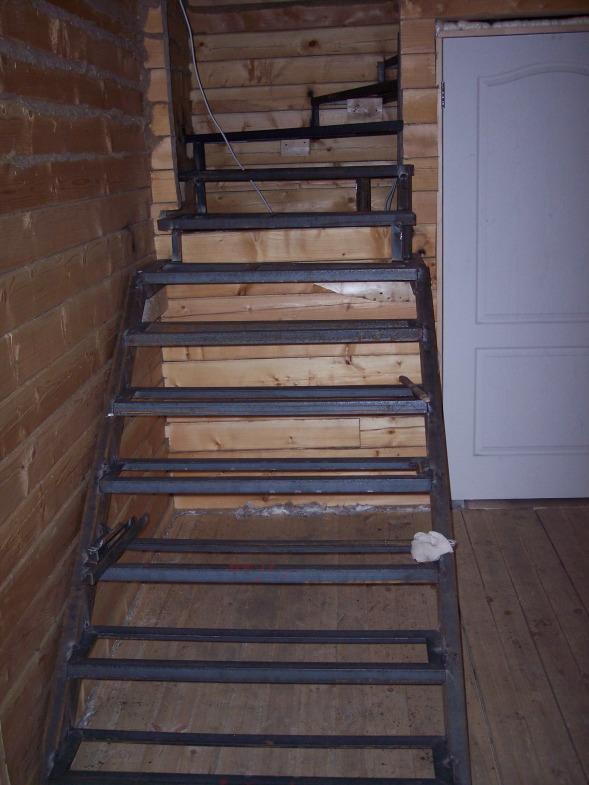 Металлический каркас для лестницы