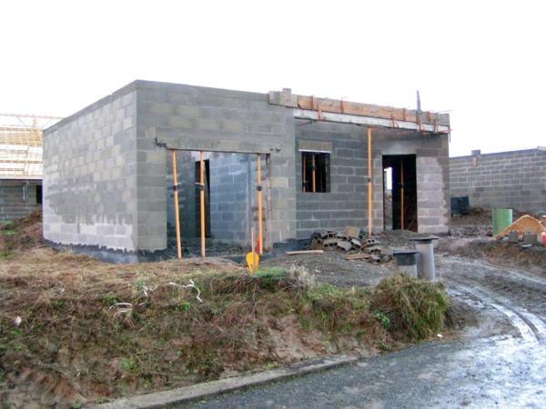 Кладка стен из шлакоблока: технология и особенности материала